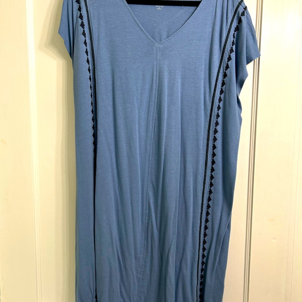 JJill 2X blue embroidered Tshirt dress